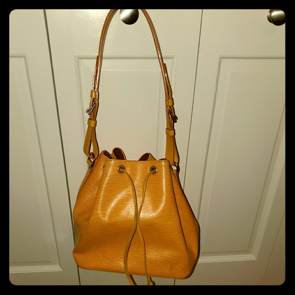 SOLD!!!! Authentic Louis Vuitton Epi Petit Noe